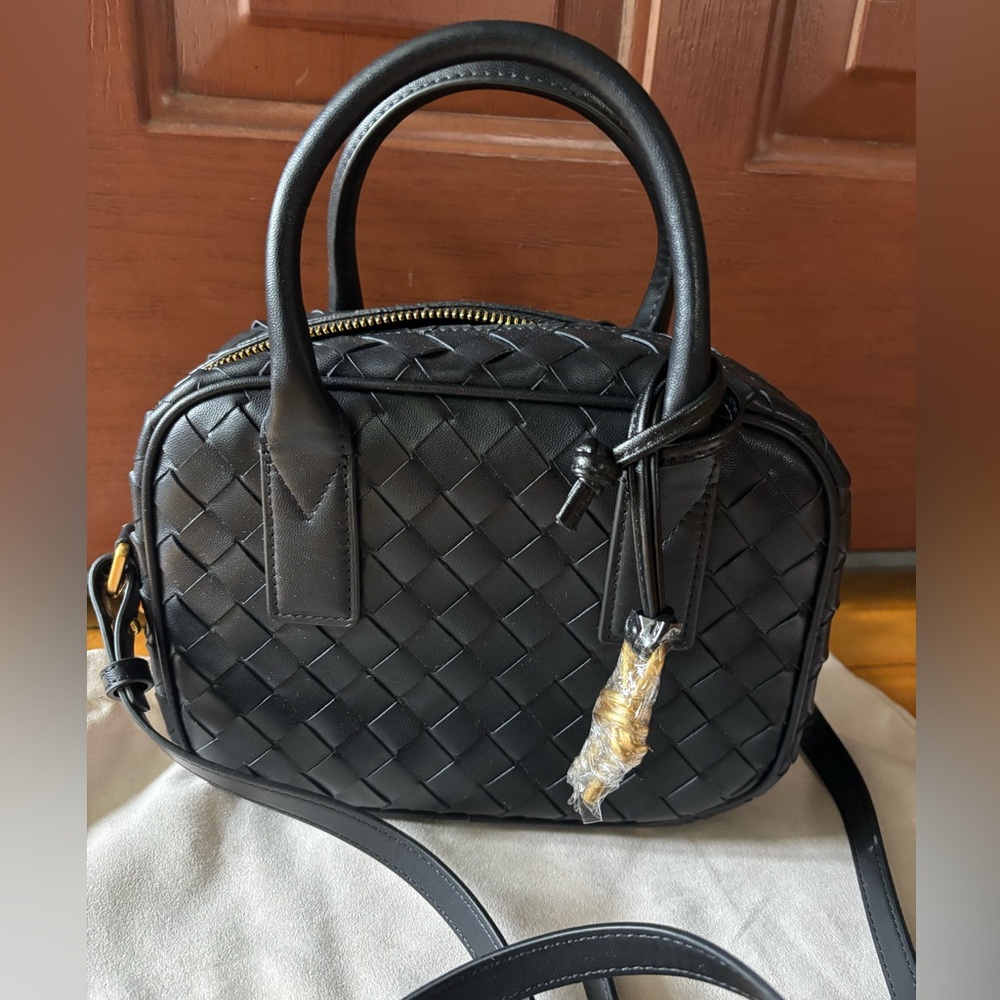 Bottega style leather Women's Woven Getaway Black Handbag